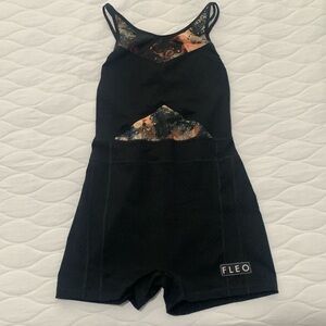 FLEO singlet worn once